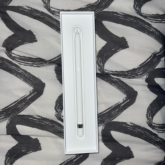 Apple Pencil (1st Generation) with charging adapter cable and extra tip - Picture 2 of 4